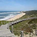 Paredes Da Vitória *